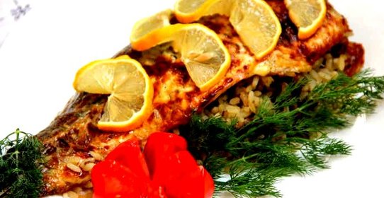 Карп с рисом, запеченный в духовке