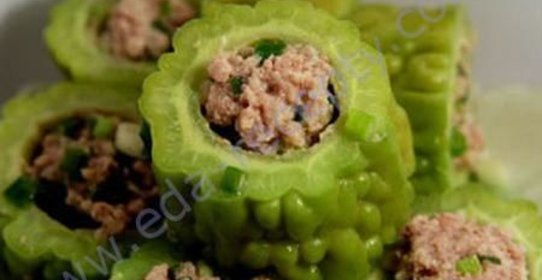 Фаршированная мясом горькая люффа