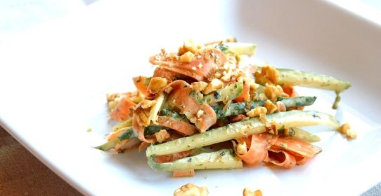 Салат из моркови и огурца