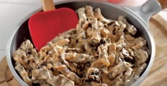 Бефстроганов из печенки с черносливом