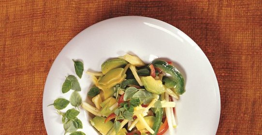 Салат из авокадо с сыром