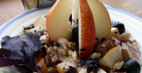 Фасолевый салат с базиликом и оливками