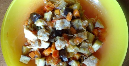 Тушеная свинина с баклажанами