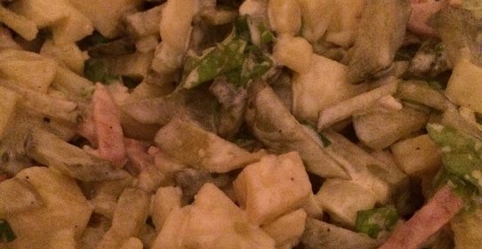 Салат с кальмарами и солеными огурцами