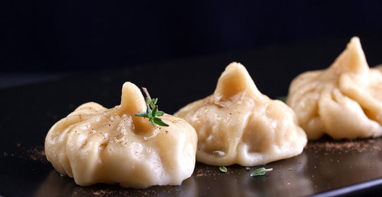 Манты с курицей и тыквой