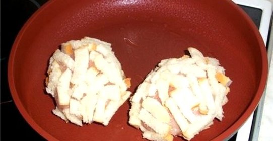 Куриные котлеты с сыром и изюмом