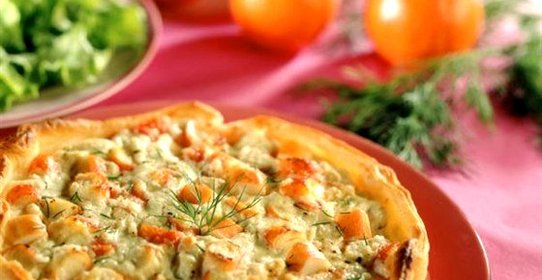 Пирог с крабовыми палочками и брынзой