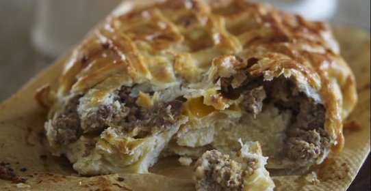 Испанский пирог с мясным фаршем и сыром