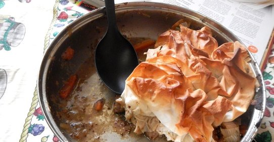 Пастуший пирог с корочкой из слоеного теста