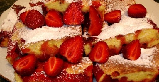 Быстрый пирог с клубникой