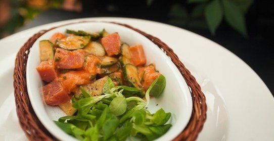 Творожный песочный пирог с курагой и черносливом