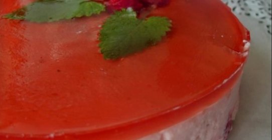 Торт-мусс с клубничным йогуртом