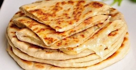 Хачапури с сыром и вареным яйцом