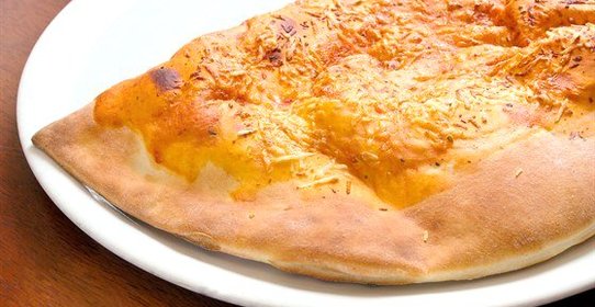 Закрытая пицца с брынзой