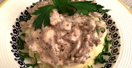 Говядина «Строганов» (Boeuf Stroganoff)