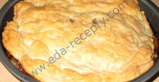 Мясной пирог из слоеного теста с фаршем