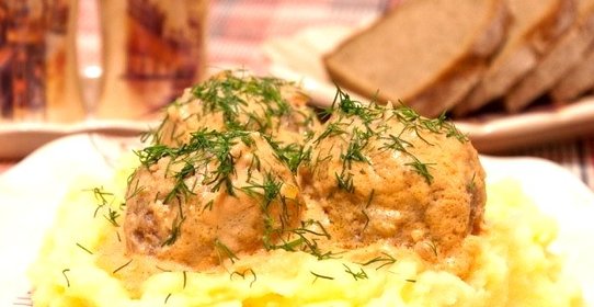 Тефтели в томатно-сметанном соусе