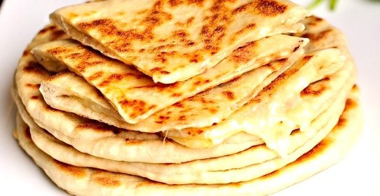 Хачапури с сыром и вареным яйцом