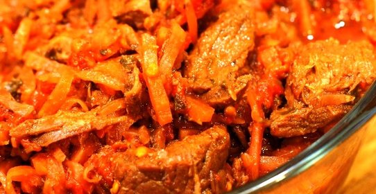 Мясо в мультиварке с помидорами