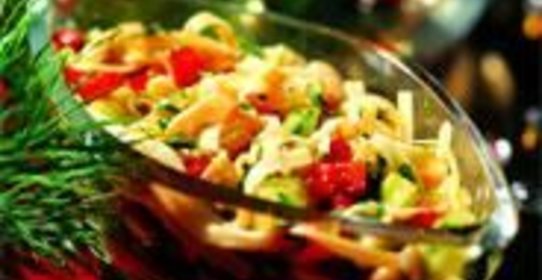 Салат из яичной лапши, лимской фасоли и сладкого перца с тайской заправкой