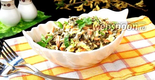 Салат с морской капустой, колбасой и сыром