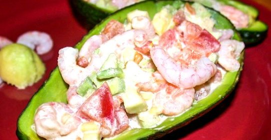 Салат из авокадо и креветок