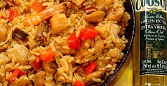 Паэлья с курицей, мидиями, гребешком и креветками