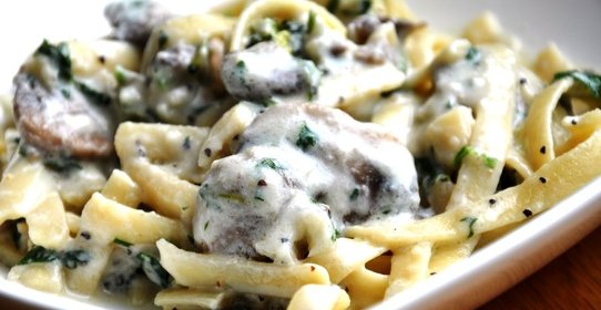 Брокколи с грибами в сливочном соусе