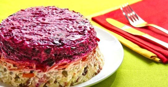 Овощной салат с черносливом