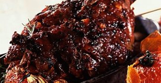 Рулет из свинины с черносливом и грибами