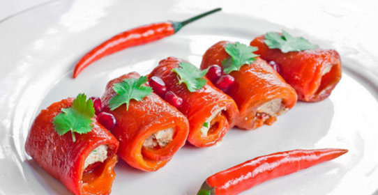 Рулетики из перцев с ореховой начинкой