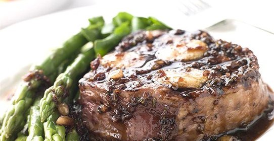 Говяжьи отбивные с соусом из лука-шалота