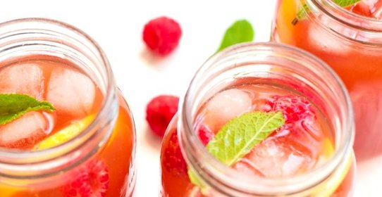 Чай с малиной и мелиссой