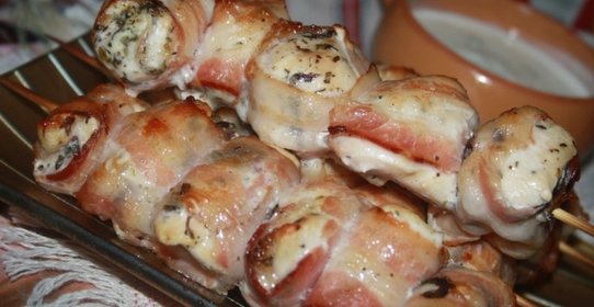 Куриные шашлычки в беконе (по мотивам сувлаки)