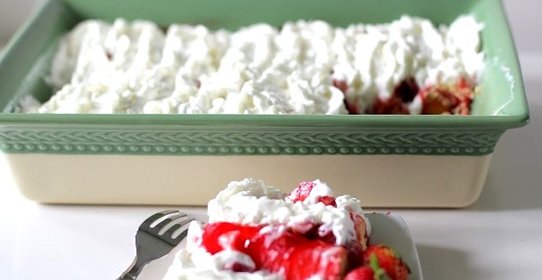 Клубничный торт без выпечки