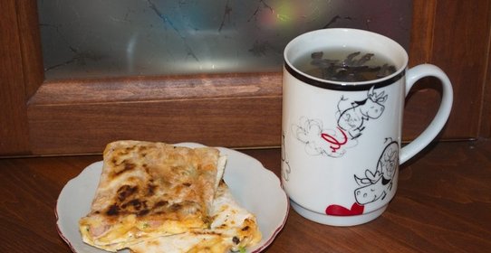 Горячие рулетики из лаваша