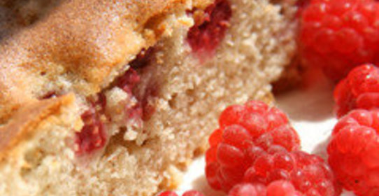 Пирог со свежей малиной