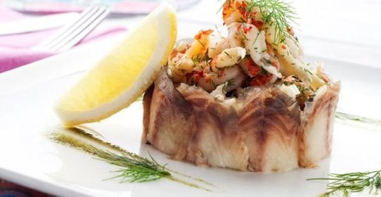 Салат из угря и раков