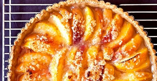 Песочный пирог с персиками