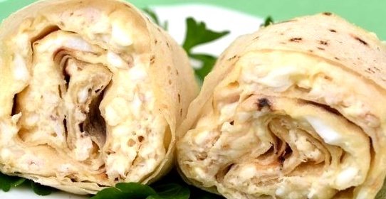 Рулеты из лаваша с курицей и плавленым сырком