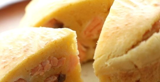 Пирог с форелью и твердым сыром