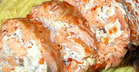 Лосось, фаршированный камбалой