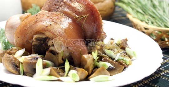 Рулька свиная, запеченная в духовке