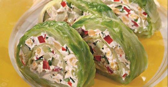Рулет из листьев молодой капусты