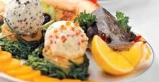 Стерлядь с мороженым из икры