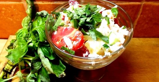 Салат с печеным болгарским перцем и помидорами