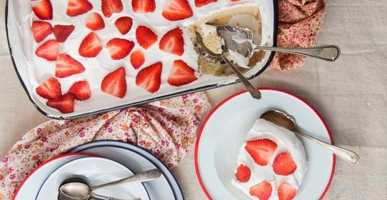 Пирог Три молока с клубникой