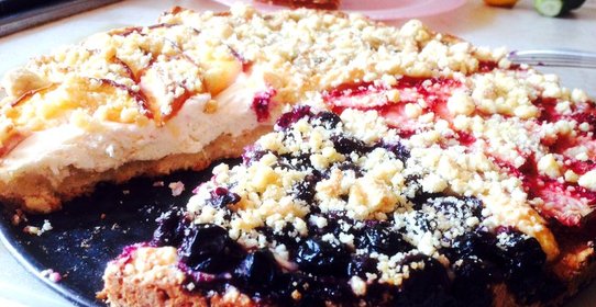 Четырехцветный фруктовый пирог