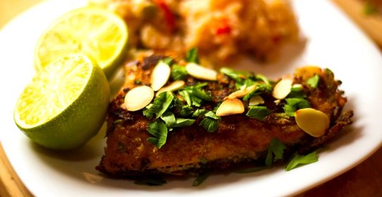 Лосось с миндалем