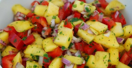 Салат с манго и болгарским перцем